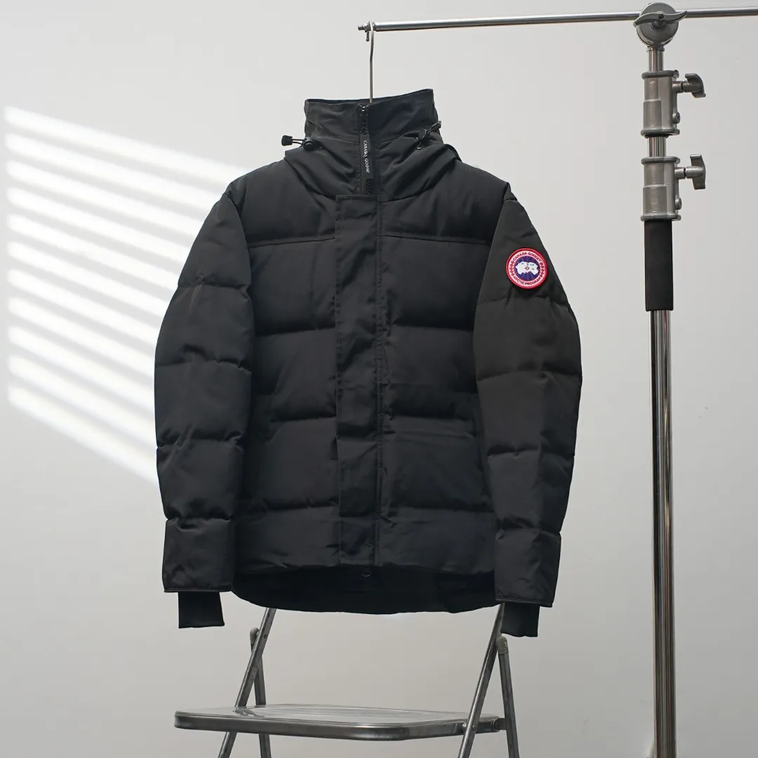 CANADA GOOSE 17 ：Black Size：S-XXL